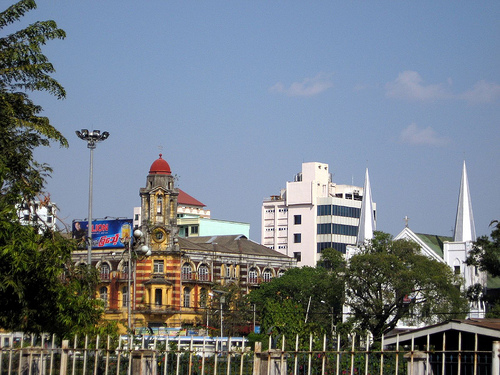 Мьянма, Улицы Янгона в центре